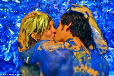 Lạ lùng khách sạn mời các cặp đôi “yêu” để... sáng tạo nghệ thuật