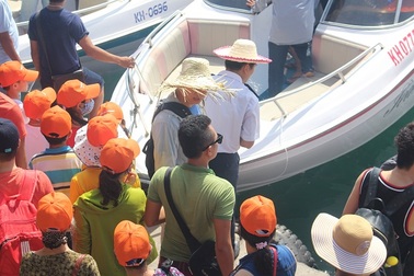 Cục Quản lý xuất nhập cảnh nói gì về hướng dẫn viên "chui" người Trung Quốc?