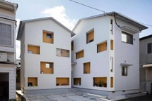 Ngôi nhà ở Nhật Bản có cách cải tạo “cắt làm đôi” gây sốc