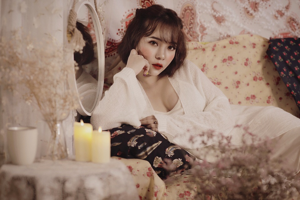 Thán Uy - hot blogger đa tài, gợi cảm lại có tính cách rất… đàn ông - 1 Thán Uy - hot blogger đa tài, gợi cảm lại có tính cách rất… đàn ông - 1