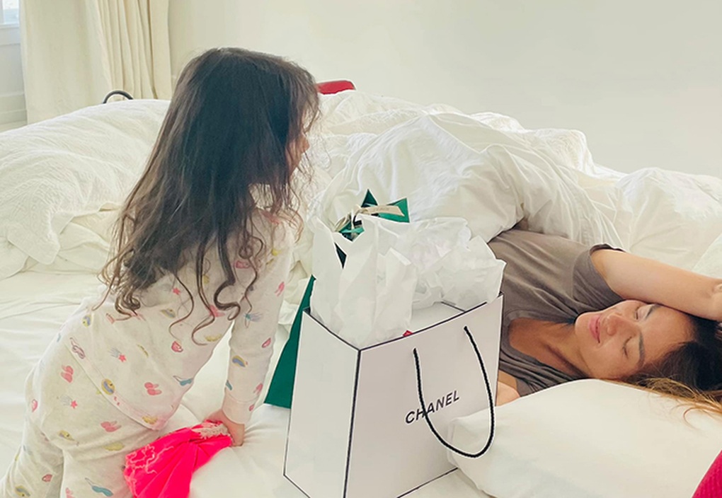 Siêu mẫu Như Vân: Vóc dáng nóng bỏng, hạnh phúc bên chồng Tây và 5 con - 10 Siêu mẫu Như Vân: Vóc dáng nóng bỏng, hạnh phúc bên chồng Tây và 5 con - 10