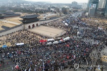 Hàn Quốc: Hàng trăm nghìn người biểu tình về luận tội Tổng thống