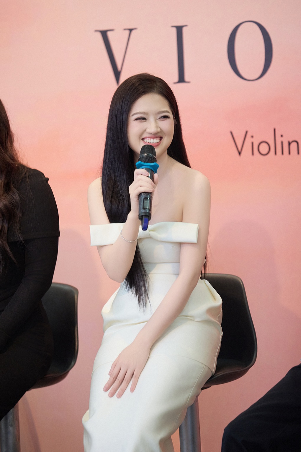 Quỳnh Như tái hiện vẻ đẹp mộc mạc của những miền quê qua violin - 2 Quỳnh Như tái hiện vẻ đẹp mộc mạc của những miền quê qua violin - 2