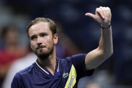 Medvedev tiến vào vòng 4 US Open, chờ đấu Alcaraz