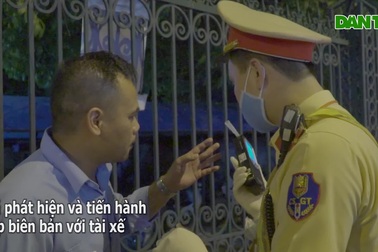 Tài xế ôtô bị phạt 35 triệu, tước GPLX 23 tháng do vi phạm nồng độ cồn
