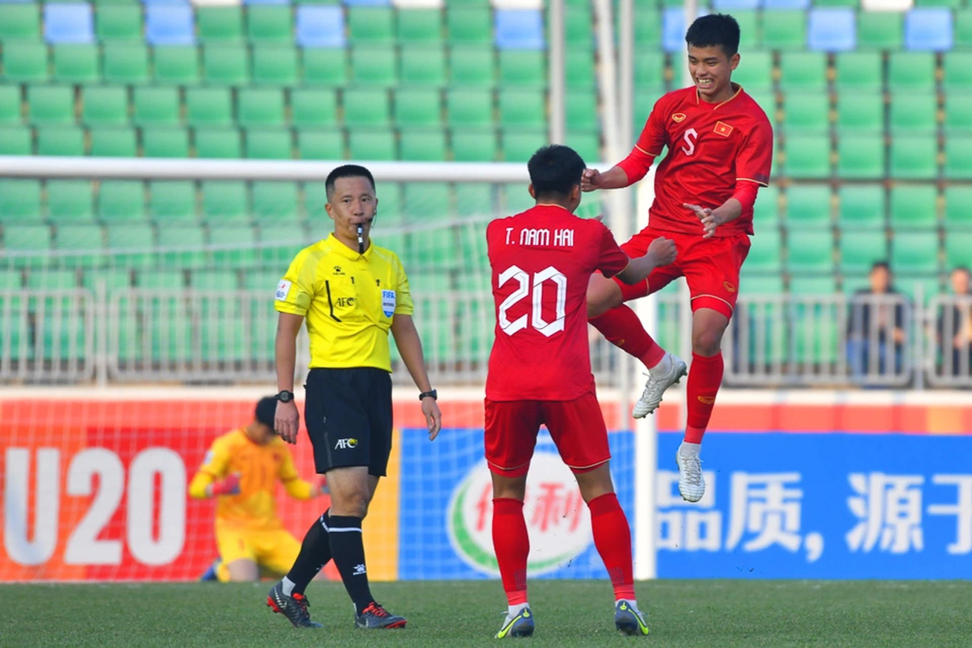 HLV Hoàng Anh Tuấn của U20 Việt Nam có phong cách cầm quân giống ông Park - 11 HLV Hoàng Anh Tuấn của U20 Việt Nam có phong cách cầm quân giống ông Park - 11