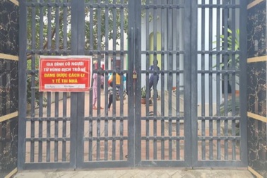 Xã khóa cổng của hàng chục hộ dân có người từ phương xa về ăn Tết