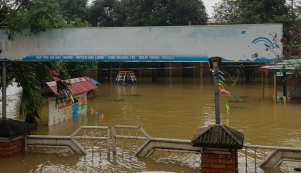 Bộ GDĐT kêu gọi các trường miễn giảm học phí cho sinh viên vùng lũ - 1 Bộ GDĐT kêu gọi các trường miễn giảm học phí cho sinh viên vùng lũ - 1