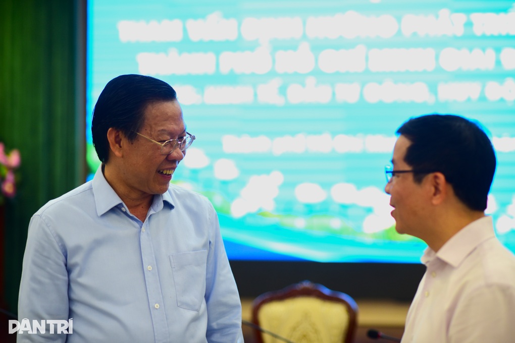 TS Trần Du Lịch: TPHCM không thể phát triển nếu tư duy theo lối cũ - 2 TS Trần Du Lịch: TPHCM không thể phát triển nếu tư duy theo lối cũ - 2