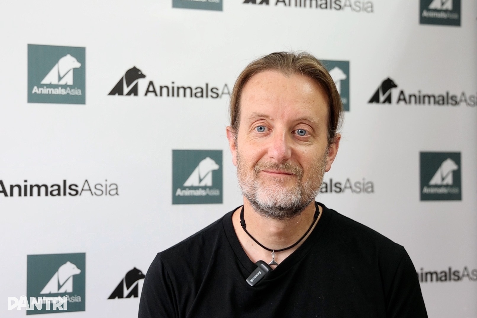 Is it possible to return two chained elephants in Thu Le to their homes? - 2 Trả 2 con voi bị xích chân ở Thủ Lệ về nhà liệu có khả thi? - 2