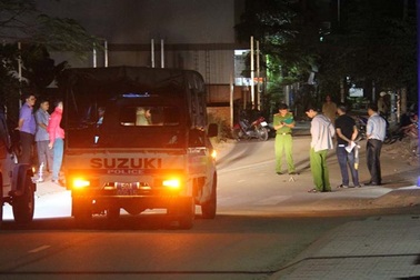 Cô gái gục chết bên đường với nhiều vết thương