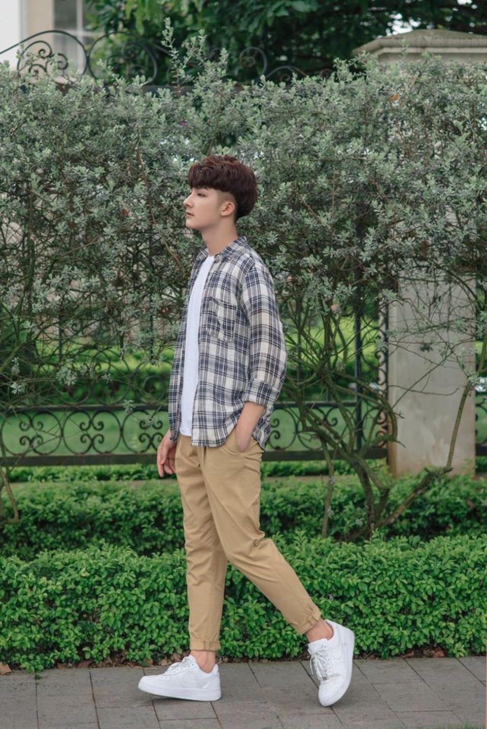 Nam sinh 10X Hà Nội sở hữu nét đẹp như thần tượng xứ Hàn - 5 Nam sinh 10X Hà Nội sở hữu nét đẹp như thần tượng xứ Hàn - 5