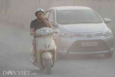 Hà Nội ô nhiễm ở mức nguy hại: Người dân làm gì để tự bảo vệ mình?