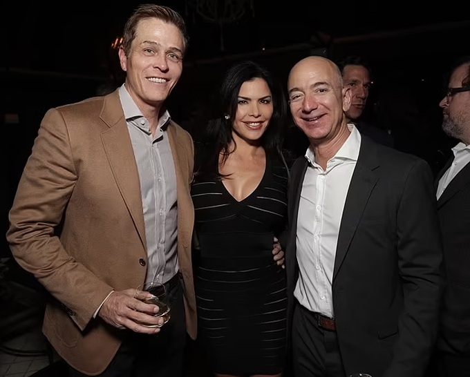 Nữ MC bốc lửa có gì khiến tỷ phủ giàu thứ 3 thế giới Jeff Bezos say mê? - 8 Nữ MC bốc lửa có gì khiến tỷ phủ giàu thứ 3 thế giới Jeff Bezos say mê? - 8