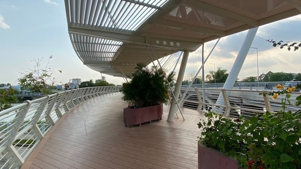 Thử tải trọng cầu có thể bằng nổ tên lửa, không được phép dùng con người - 1 Thử tải trọng cầu có thể bằng nổ tên lửa, không được phép dùng con người - 1