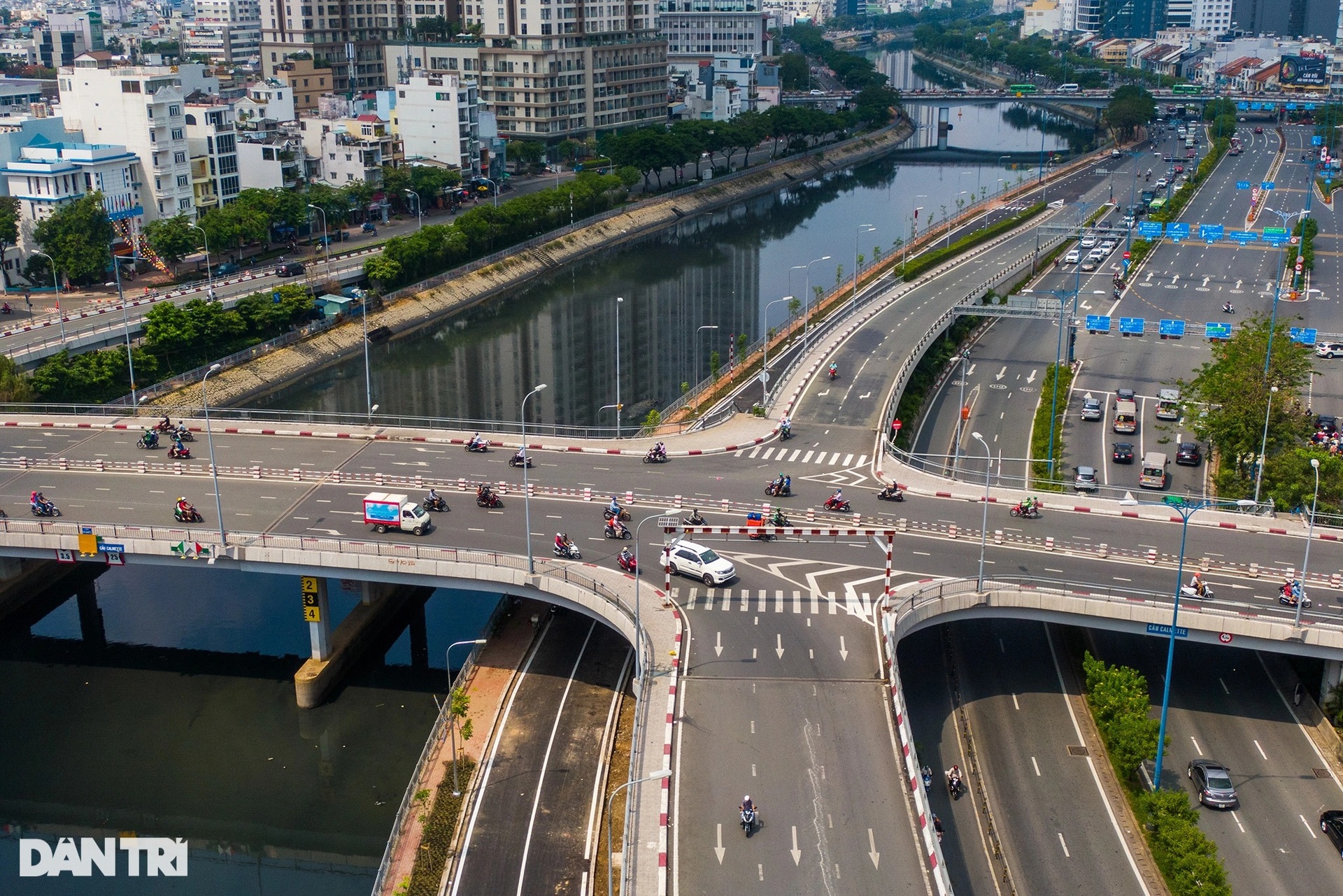 Đường song hành với đại lộ 14 làn xe lớn nhất TPHCM sắp hoàn thành - 12 Đường song hành với đại lộ 14 làn xe lớn nhất TPHCM sắp hoàn thành - 12