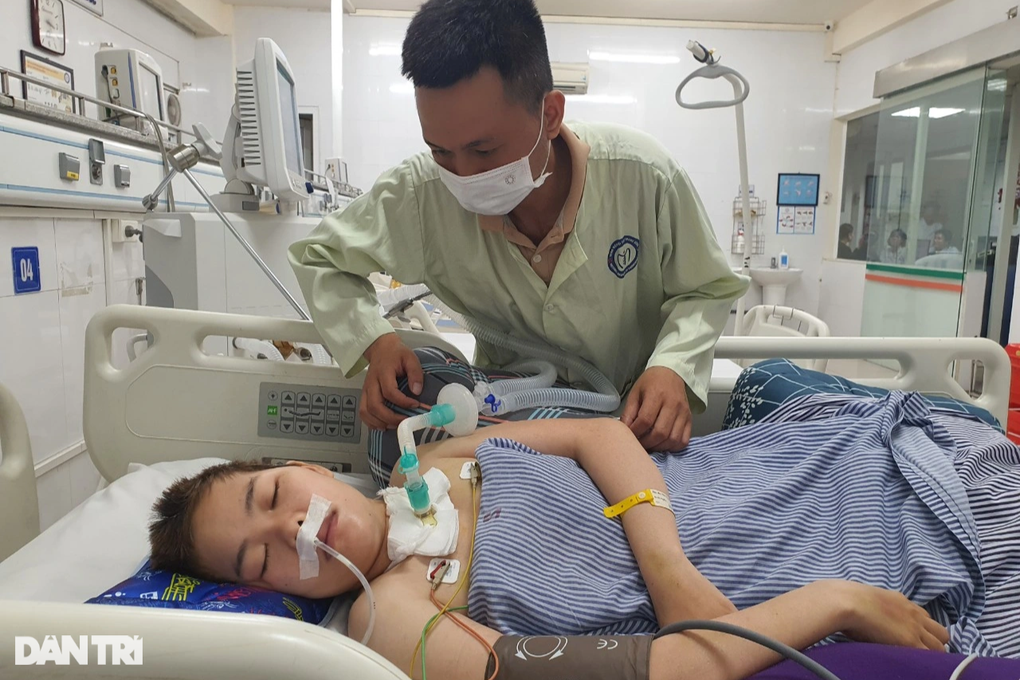 Đồng nghiệp kêu gọi nhà hảo tâm giúp đỡ bác sĩ Linh đang hôn mê - 6 Đồng nghiệp kêu gọi nhà hảo tâm giúp đỡ bác sĩ Linh đang hôn mê - 6