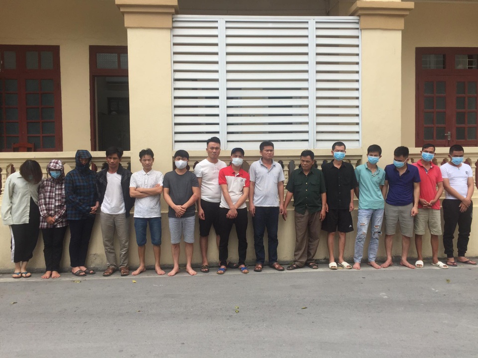 Mượn nhà của bố vợ làm nơi chứa sòng bạc lớn - 2 Mượn nhà của bố vợ làm nơi chứa sòng bạc lớn - 2