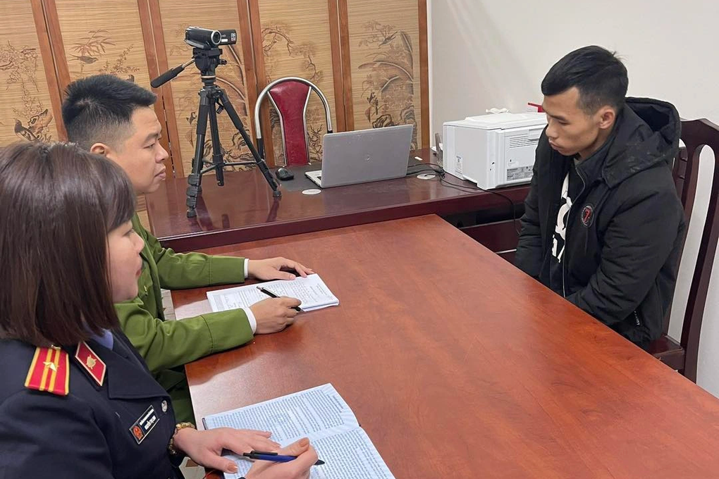 Bắt đối tượng đột nhập siêu thị điện máy khoắng đồ đúng Mùng 1 Tết - 1 Bắt đối tượng đột nhập siêu thị điện máy khoắng đồ đúng Mùng 1 Tết - 1