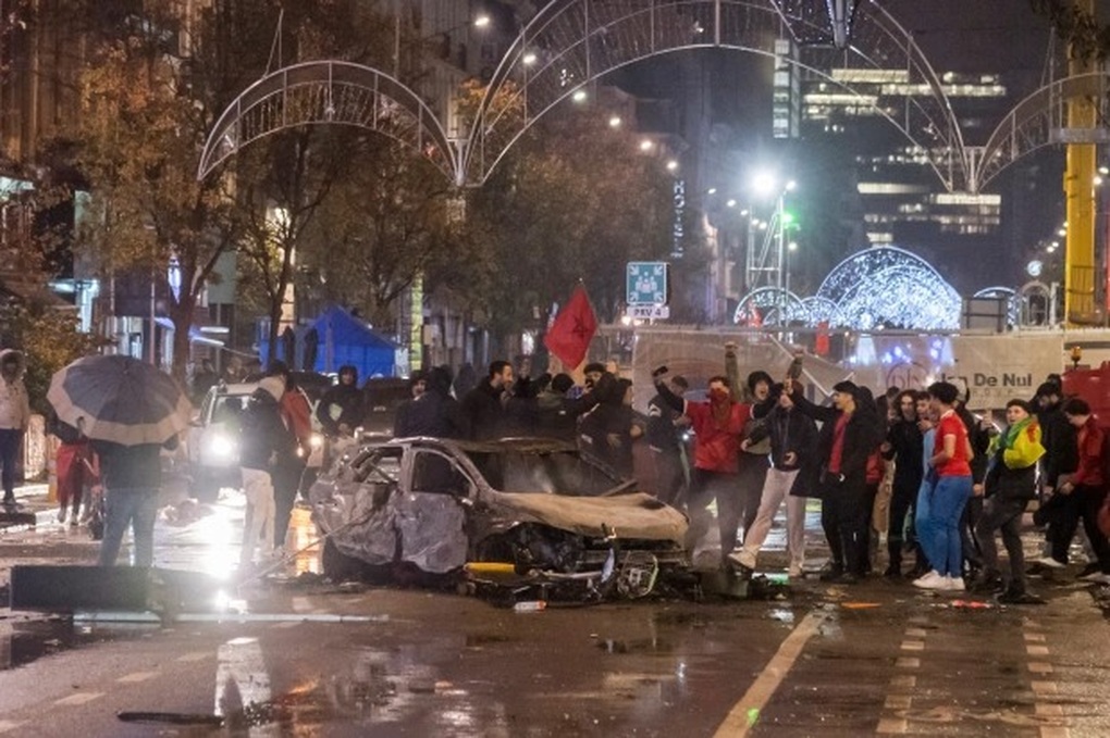 Bạo loạn kinh hoàng tại Brussels sau trận thua của Bỉ ở World Cup - 1 Bạo loạn kinh hoàng tại Brussels sau trận thua của Bỉ ở World Cup - 1