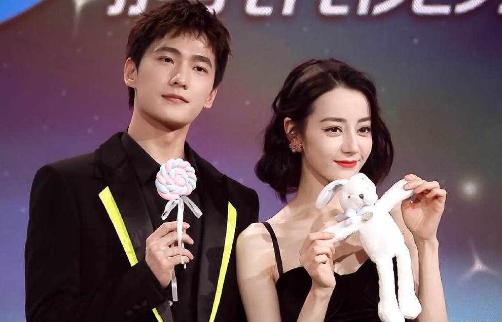 Địch Lệ Nhiệt Ba: Kiêu sa như công chúa nhưng... quá gầy! - 4 Địch Lệ Nhiệt Ba: Kiêu sa như công chúa nhưng... quá gầy! - 4