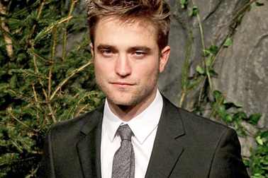 Buồn chuyện tình cảm, Robert Pattinson lên kế hoạch về Anh 