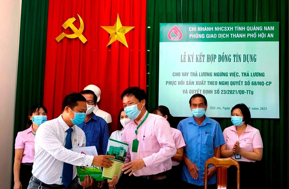 Doanh nghiệp đầu tiên ở Hội An được vay vốn trả lương, khôi phục sản xuất - 1 Doanh nghiệp đầu tiên ở Hội An được vay vốn trả lương, khôi phục sản xuất - 1