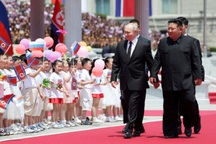 Tổng thống Putin tặng xe hơi cho Chủ tịch Triều Tiên Kim Jong-un