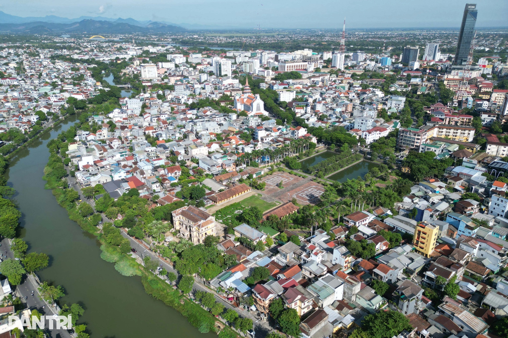 Nơi vua Bảo Đại đọc chiếu thoái vị, trao ấn kiếm, về ở khi thành công dân - 9 Nơi vua Bảo Đại đọc chiếu thoái vị, trao ấn kiếm, về ở khi thành công dân - 9