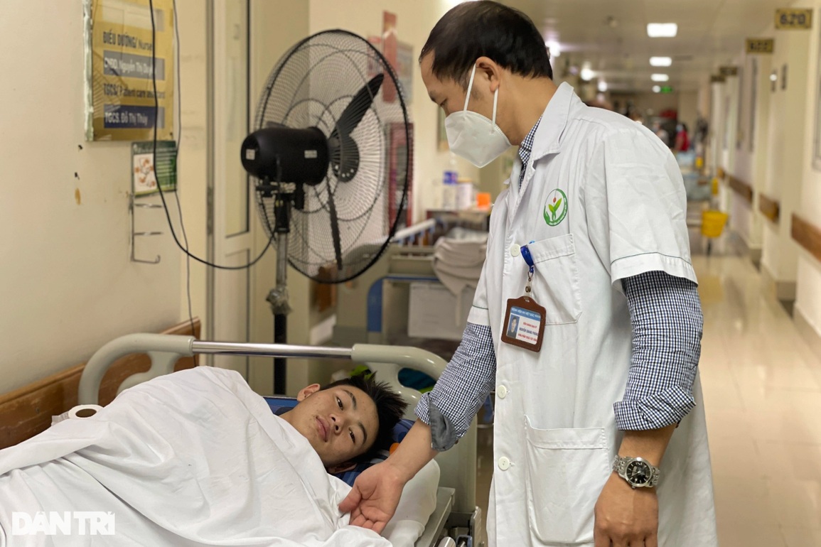 Bạn đọc giúp đỡ cậu bé người Dao làm phụ hồ nuôi em gái hơn 700 triệu đồng - 2 Bạn đọc giúp đỡ cậu bé người Dao làm phụ hồ nuôi em gái hơn 700 triệu đồng - 2