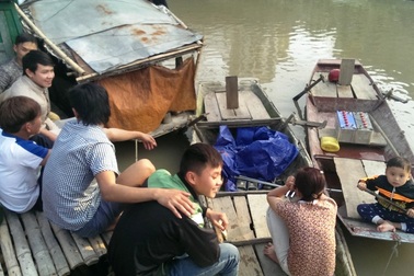 Tết nghèo ở làng chài giữa lòng thành phố