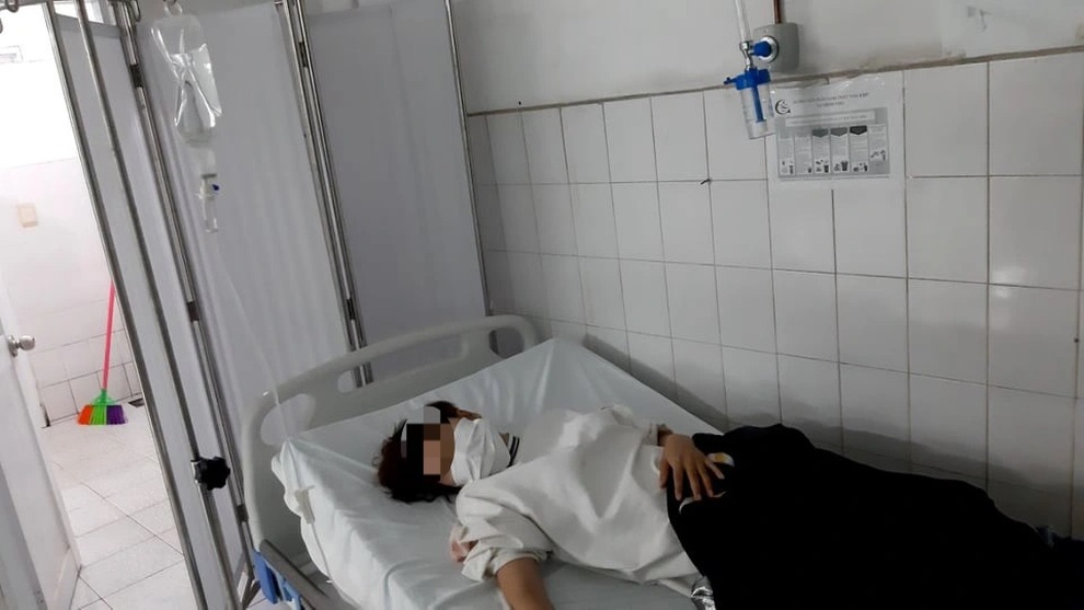 Bị kỷ luật, cô giáo dạy Văn uống thuốc tự vẫn trước mặt hiệu trưởng - 2 Bị kỷ luật, cô giáo dạy Văn uống thuốc tự vẫn trước mặt hiệu trưởng - 2