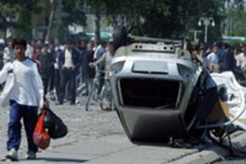 Người biểu tình Uzbekistan chiếm một thành phố