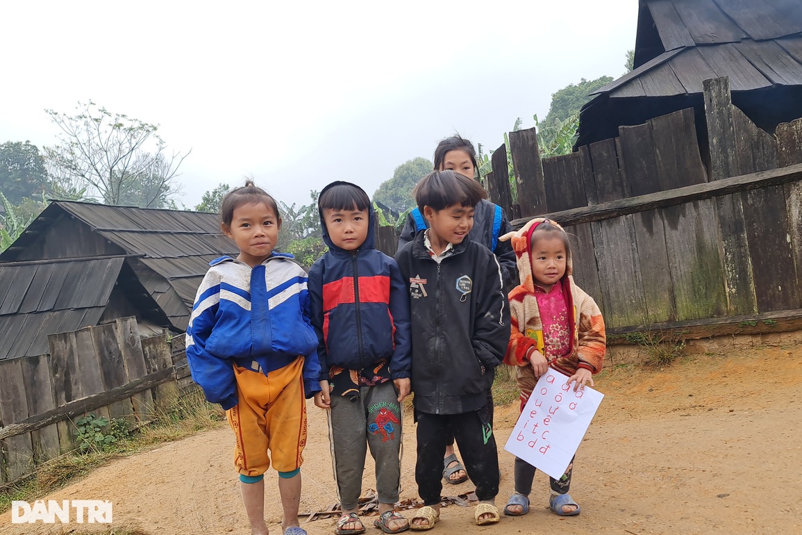 Khởi công xây cầu Dân trí thứ 21 tại xã vùng biên Việt - Lào - 16 Khởi công xây cầu Dân trí thứ 21 tại xã vùng biên Việt - Lào - 16