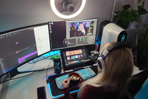 Đằng sau "hào quang" nghề streamer