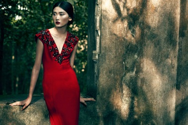 Siêu mẫu Kim Nhung bí ẩn, ma mị trong rừng  