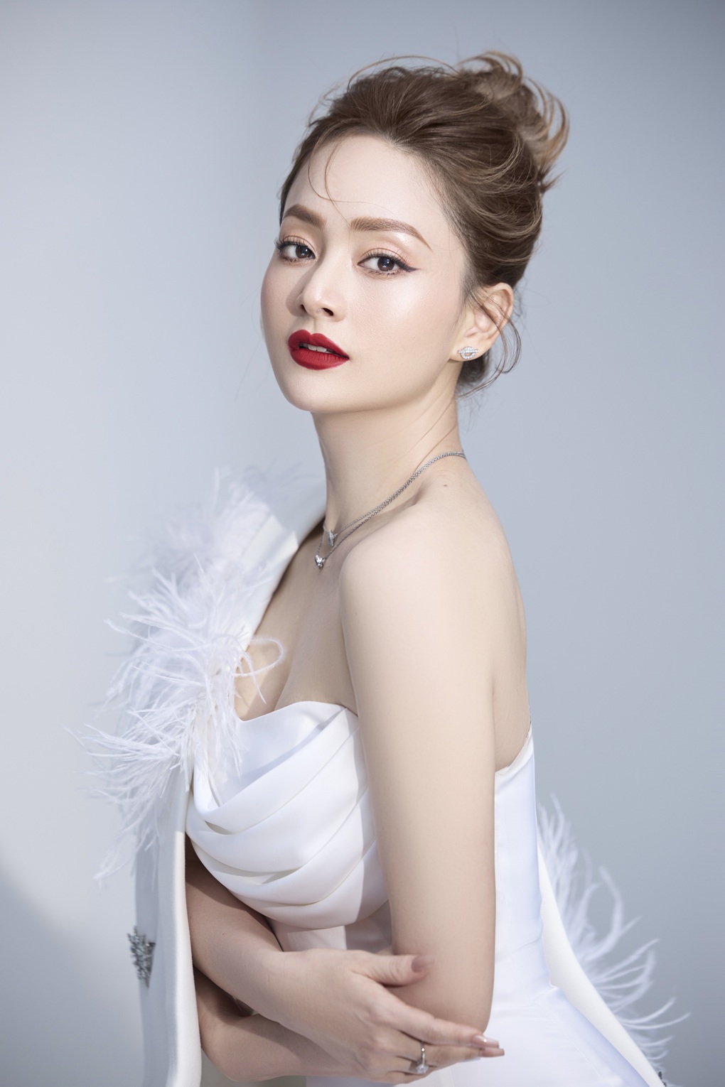 Lan Phương sang chảnh, quyến rũ khác xa trên phim - 6 Lan Phương sang chảnh, quyến rũ khác xa trên phim - 6