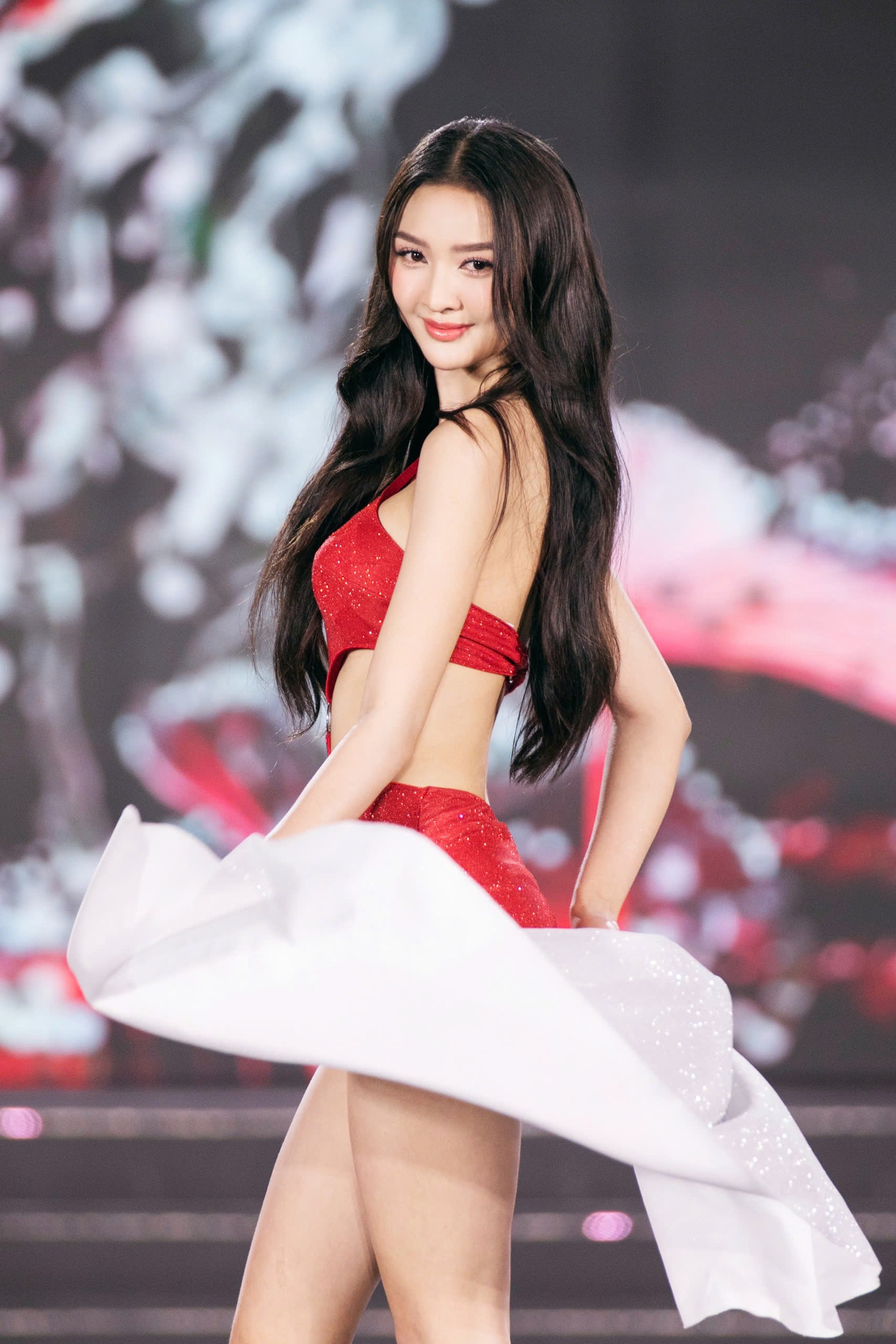 Màn trình diễn áo tắm của thí sinh Hoa hậu Quốc gia Việt Nam 2024 - 11 Màn trình diễn áo tắm của thí sinh Hoa hậu Quốc gia Việt Nam 2024 - 11