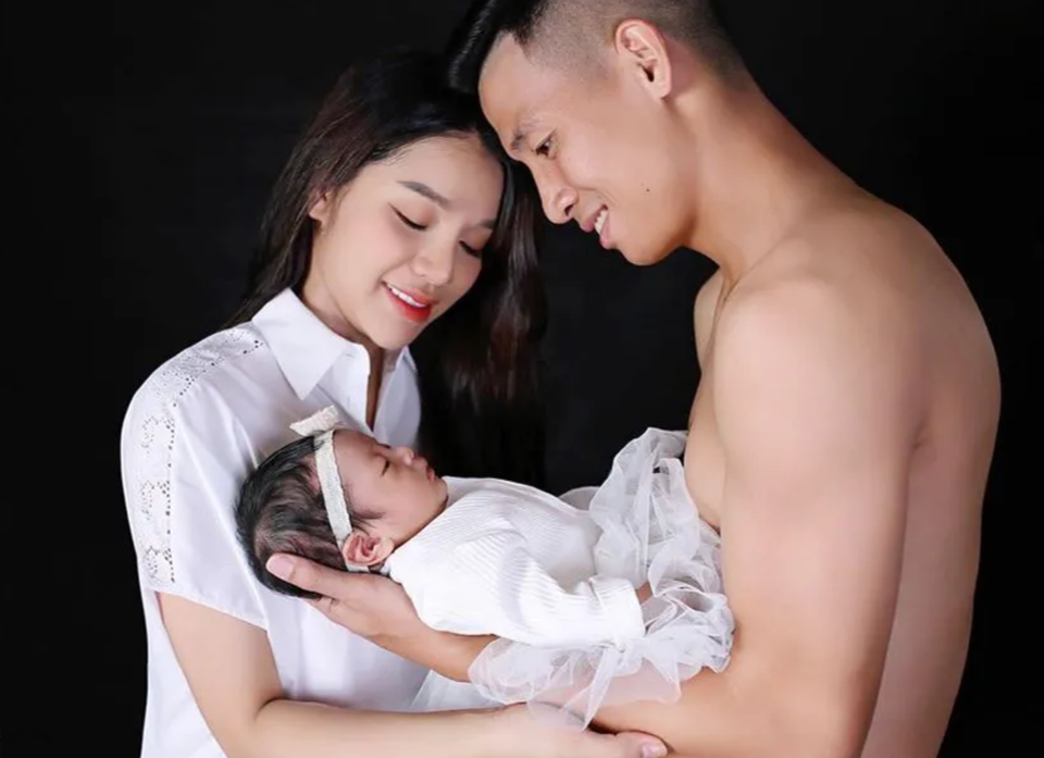 Xúc động tâm thư của hôn thê tuyển thủ Bùi Tiến Dũng gửi con gái mới sinh - 2 Xúc động tâm thư của hôn thê tuyển thủ Bùi Tiến Dũng gửi con gái mới sinh - 2
