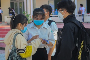 Đề thi Giáo dục công dân: Sẽ không còn phổ điểm "đẹp như mơ" giống đợt 1?