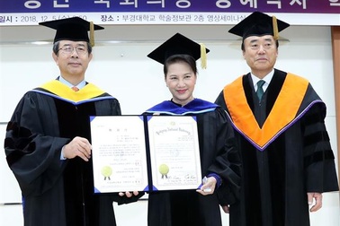 Chủ tịch Quốc hội được trao bằng Tiến sĩ danh dự tại Hàn Quốc