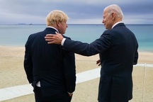 Tiết lộ món quà ông Biden và Thủ tướng Anh tặng nhau trong lần đầu gặp mặt