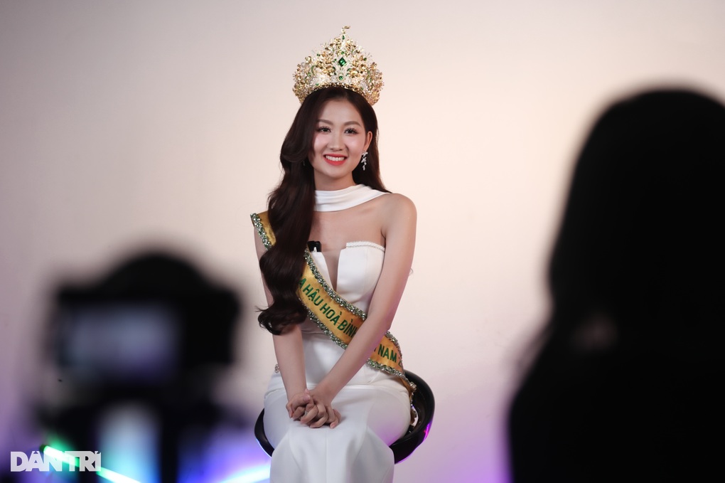 Hoa hậu Quế Anh nhờ pháp luật xử lý vì bị công kích, Sở TTTT nói gì? - 1 Hoa hậu Quế Anh nhờ pháp luật xử lý vì bị công kích, Sở TTTT nói gì? - 1