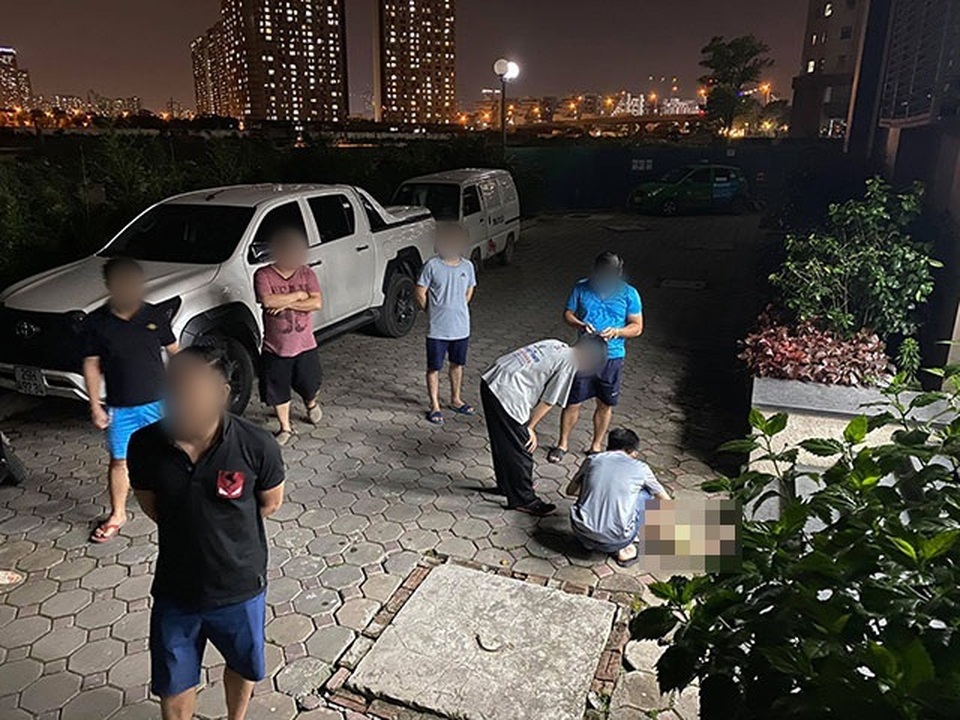 Trẻ rơi từ chung cư: Bài học đau xót sao người lớn mãi chưa thuộc? - 1 Trẻ rơi từ chung cư: Bài học đau xót sao người lớn mãi chưa thuộc? - 1