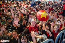 Đêm Hà Nội rộn rã tiếng ca, hàng vạn người hân hoan chờ lễ diễu binh