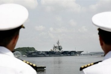 “Nhật cho phép tàu chiến Mỹ mang vũ khí hạt nhân cập cảng”