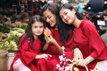 Siêu mẫu Như Vân khoe 2 con gái xinh đẹp, sắc sảo không kém cạnh mẹ