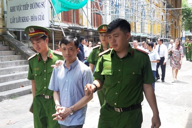 Cán bộ hải quan Cát Lái “tiếp tay” buôn lậu