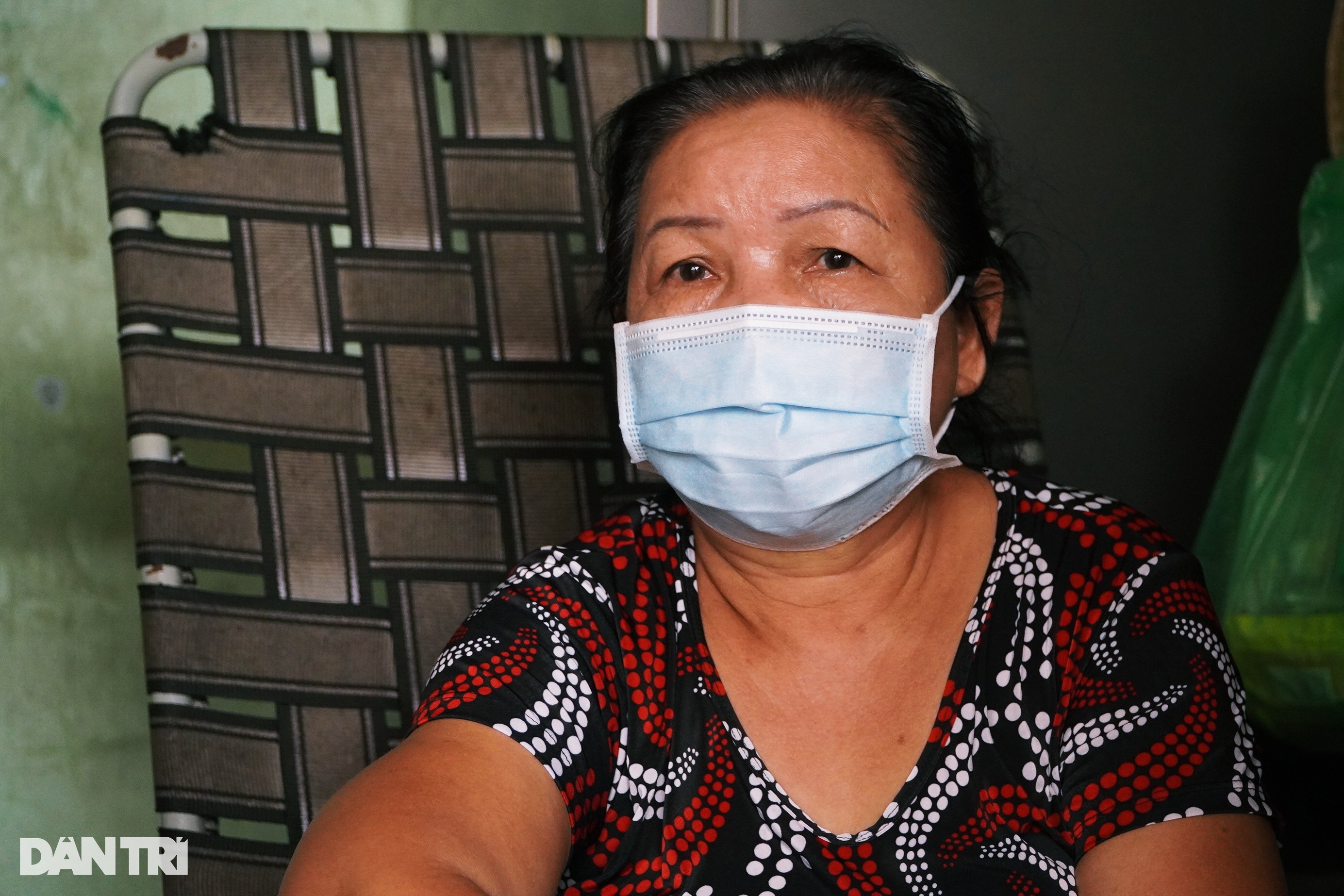 Khổ vì ngập ở TPHCM: Cha không thể đi làm, con không thể học, chợ không bán - 1 Khổ vì ngập ở TPHCM: Cha không thể đi làm, con không thể học, chợ không bán - 1