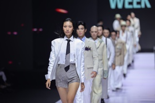 Mẫu Việt Huỳnh Tú Anh được các nhà mốt quốc tế săn đón sau show Chanel - 10